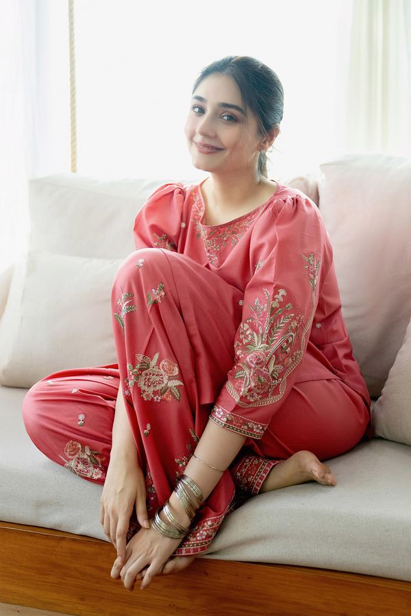 Unstiched Embroidered Collection' 26